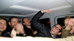 Stemningen var høj i taxien.